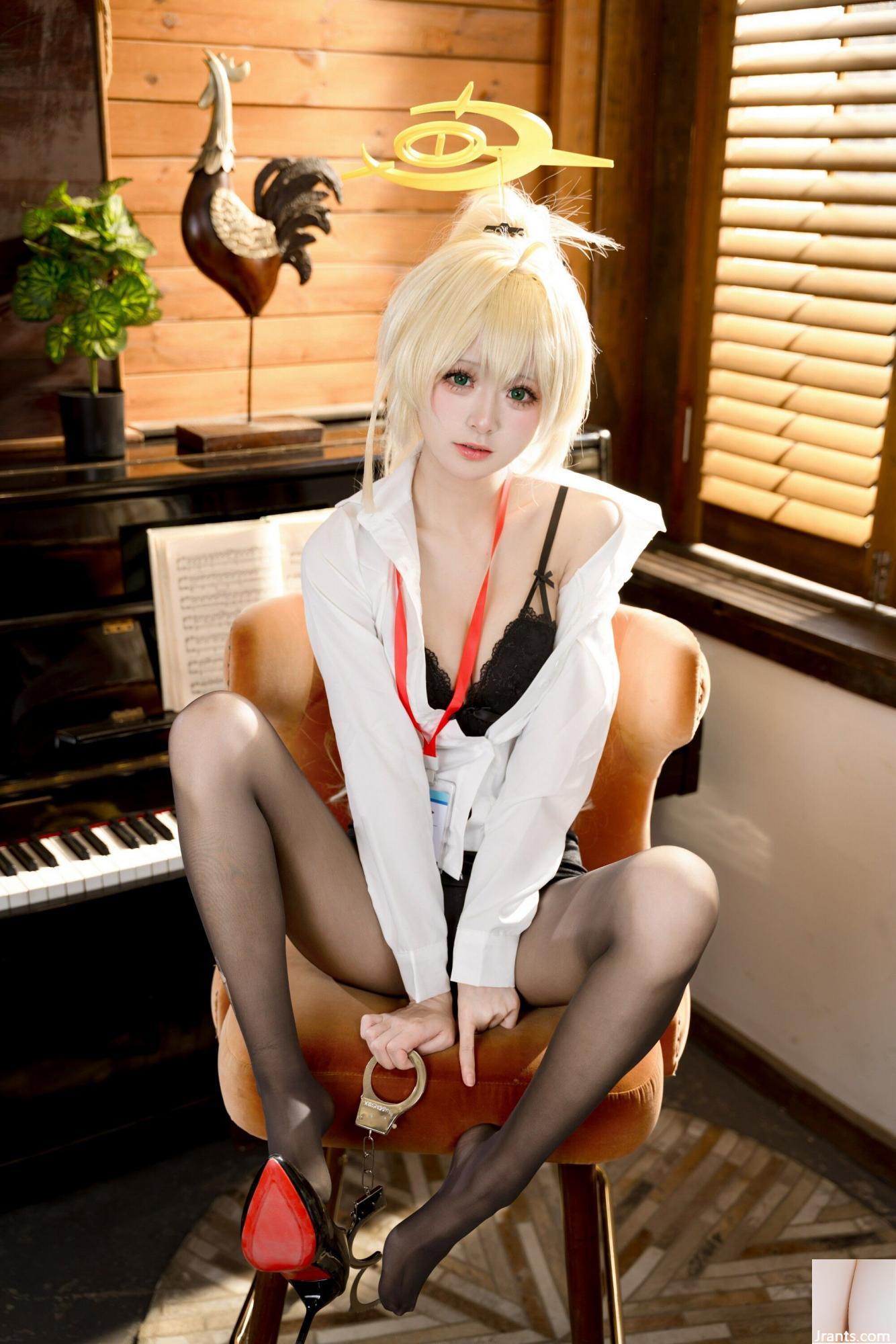 (مجموعة عبر الإنترنت) Girl Girl Jiuqi Meow &#8220;Smiling Smiling&#8221; VIP Exclusive (56p)
