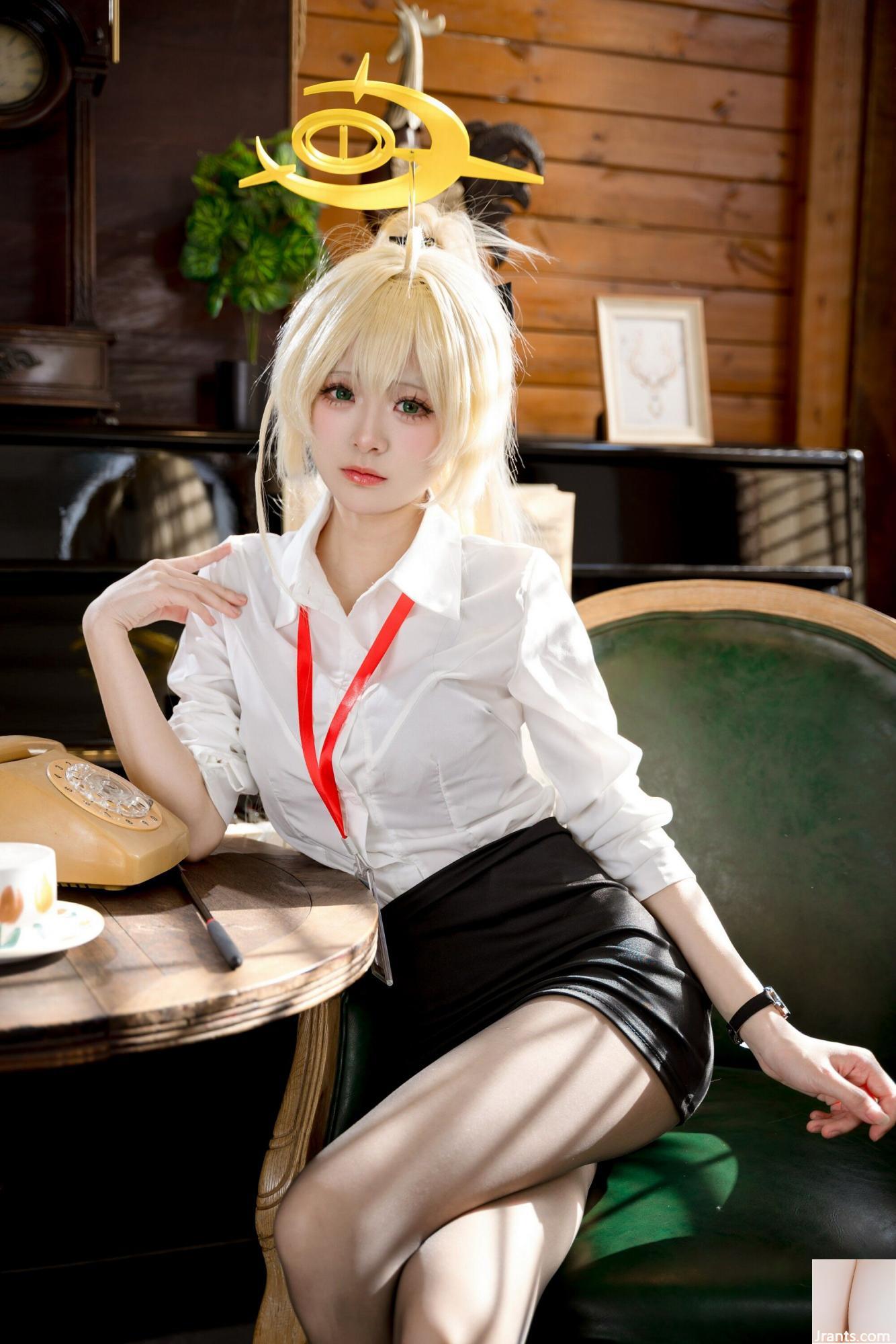 (مجموعة عبر الإنترنت) Girl Girl Jiuqi Meow &#8220;Smiling Smiling&#8221; VIP Exclusive (56p)