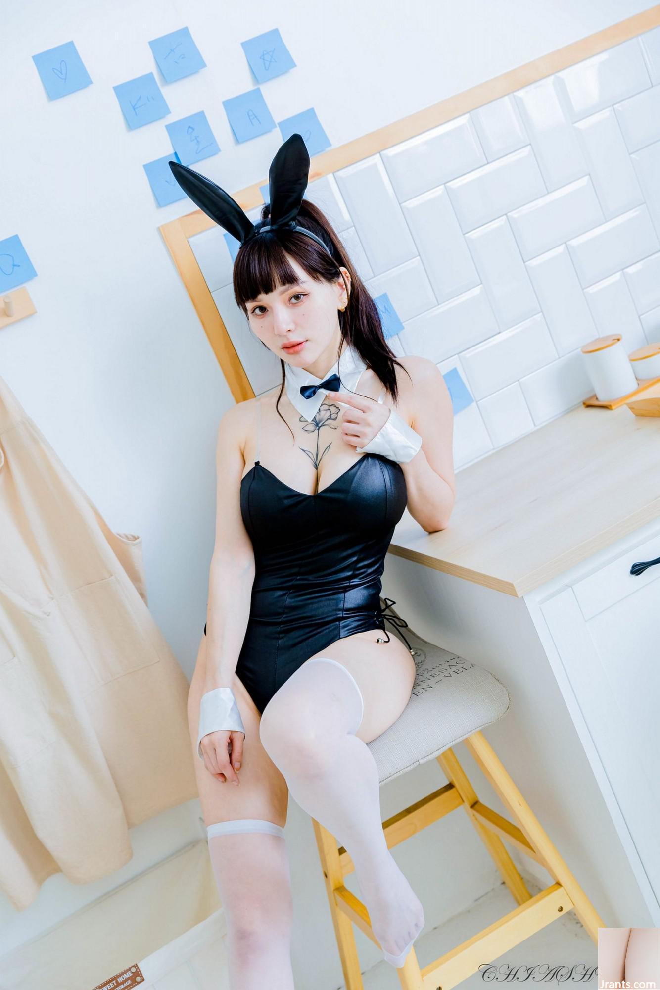 (الفصل الإضافي من الأرجل الجميلة) طراز جميل ذو أرجل جميلة Gu Rongfeng Bunny Girl مع الكعب الأبيض الحرير الأبيض (118p)