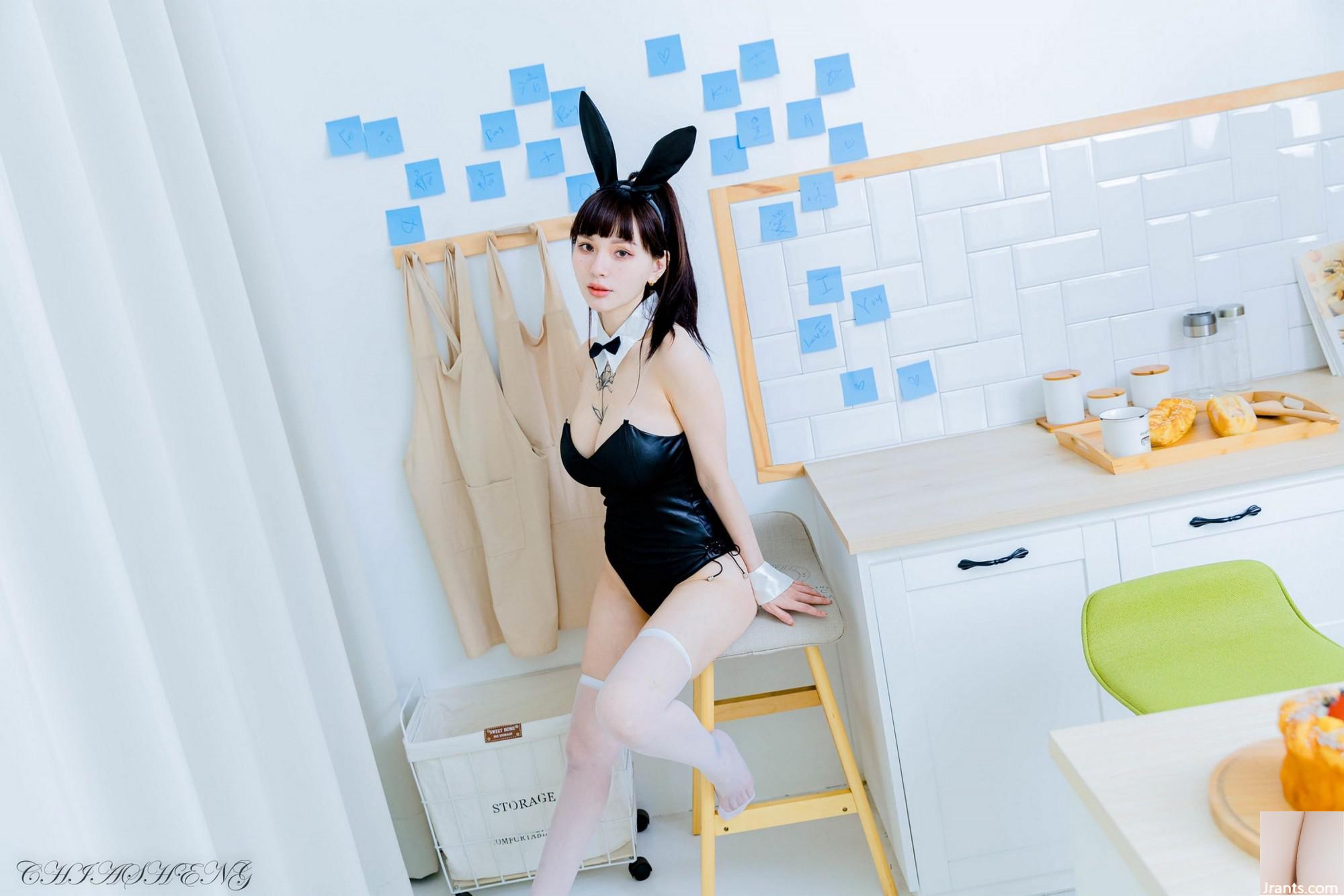 (الفصل الإضافي من الأرجل الجميلة) طراز جميل ذو أرجل جميلة Gu Rongfeng Bunny Girl مع الكعب الأبيض الحرير الأبيض (118p)