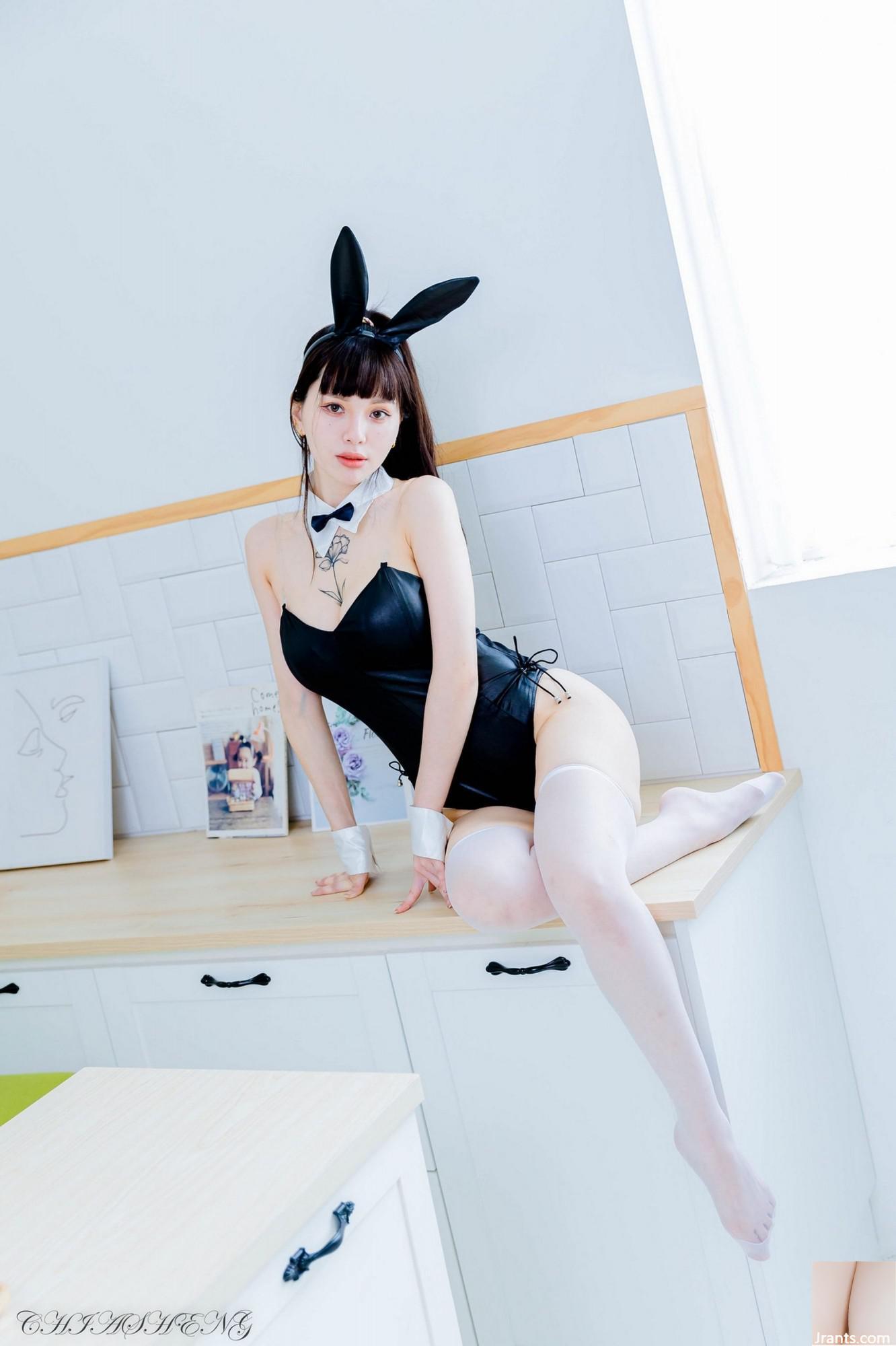 (الفصل الإضافي من الأرجل الجميلة) طراز جميل ذو أرجل جميلة Gu Rongfeng Bunny Girl مع الكعب الأبيض الحرير الأبيض (118p)