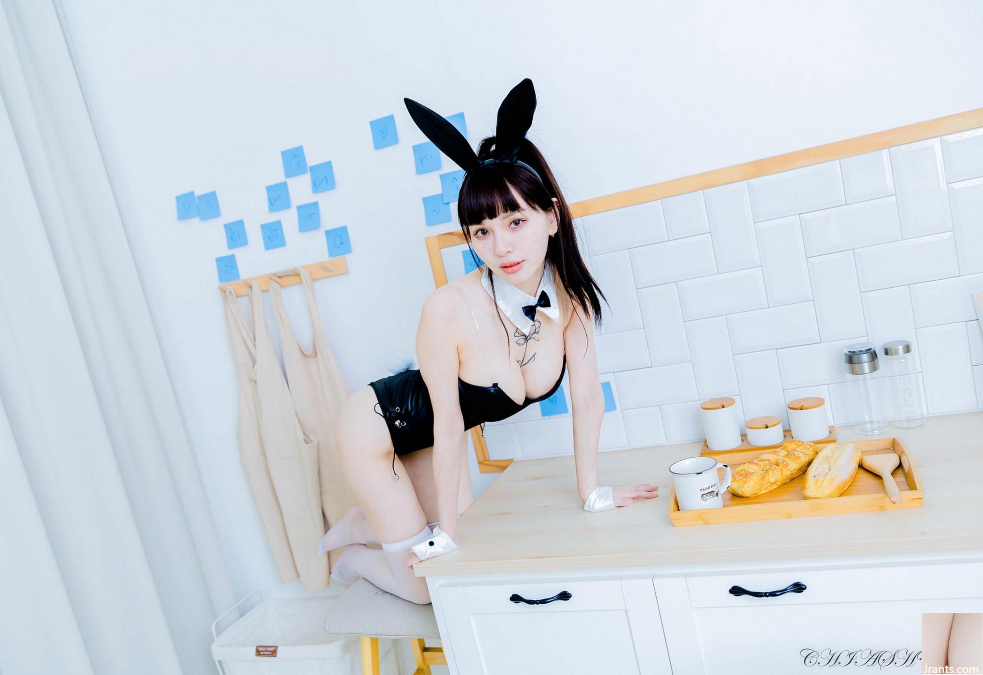 (아름다운 다리의 여분의 장) 긴 다리가있는 아름다운 모델 GU RONGFENG BUNNY with White Silk 하이힐 (118p)