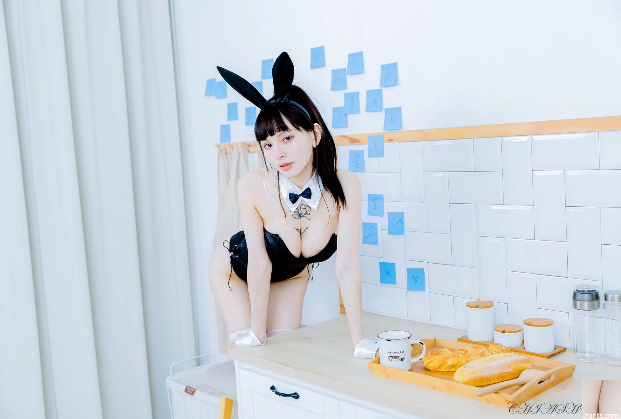 (아름다운 다리의 여분의 장) 긴 다리가있는 아름다운 모델 GU RONGFENG BUNNY with White Silk 하이힐 (118p)