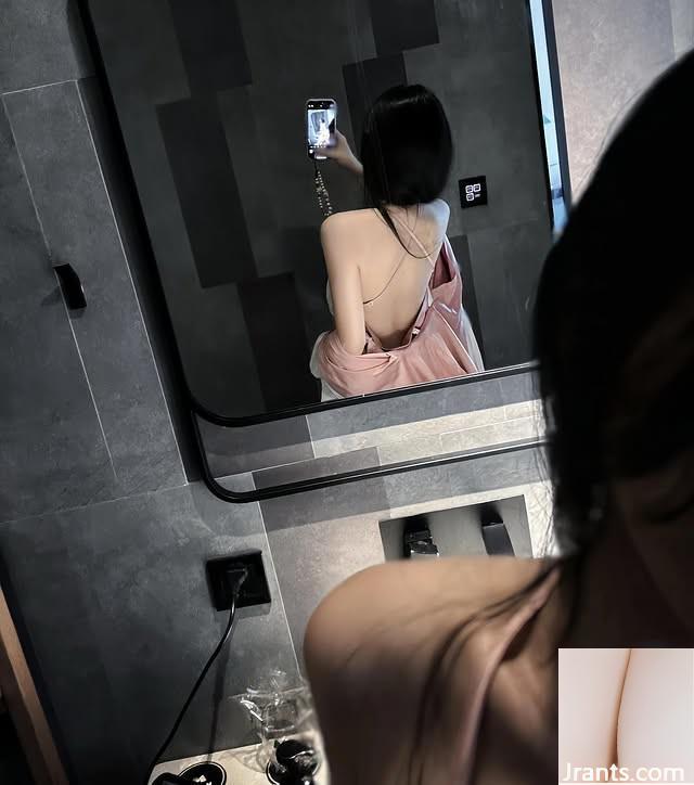 궁극적 인 피겨 곡선 &#8220;Jia 지아 Jia 지아&#8221;는 사람들이 첫눈에 사랑에 빠지게하는 마술을 가지고 있습니다 (10p)
