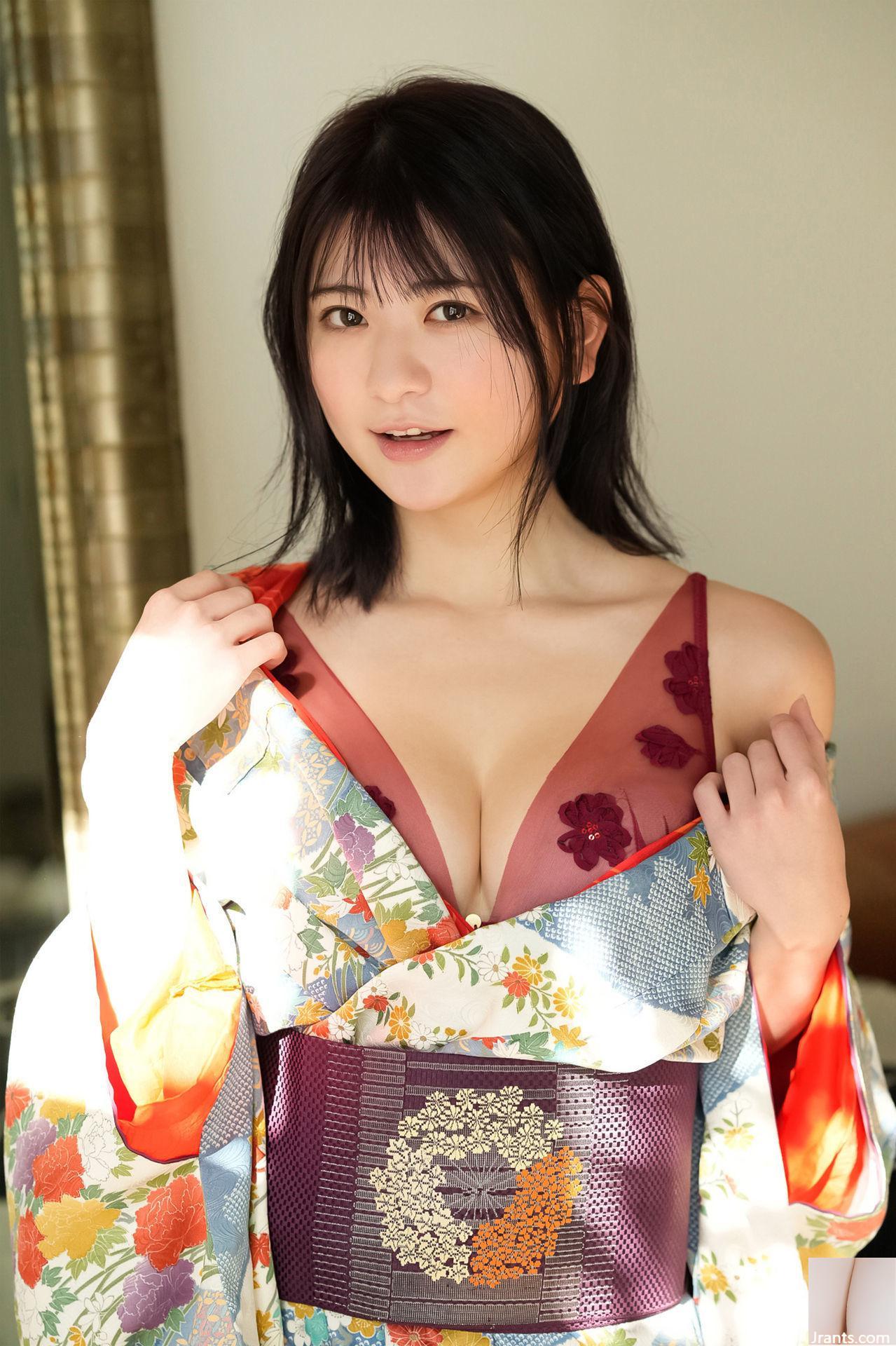 (Minami Yamada) İyi figür, çarpıcı bir göğüs ve güzel bacaklarla belirsiz bir şekilde görülebilir (28p)