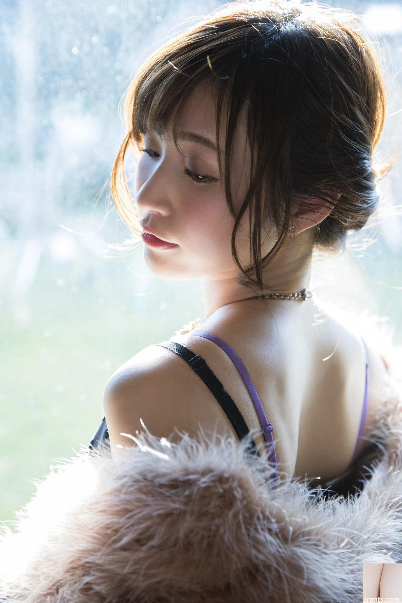 Angel Moe သည် &#8220; သူမ၏နှလုံးပေါင်ဆံပင်အဝတ်အချည်းစည်း&#8221;  (83p)