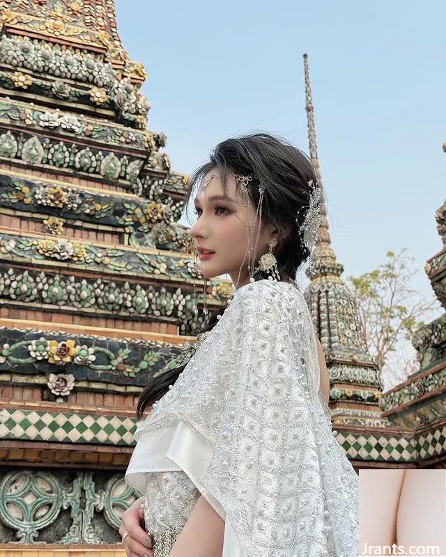 Long-Legged Goddess Goddess &#8220; QRRRA&#8221;  သည်အကောင်းဆုံးသောပုံ (10P) ရှိသည်။