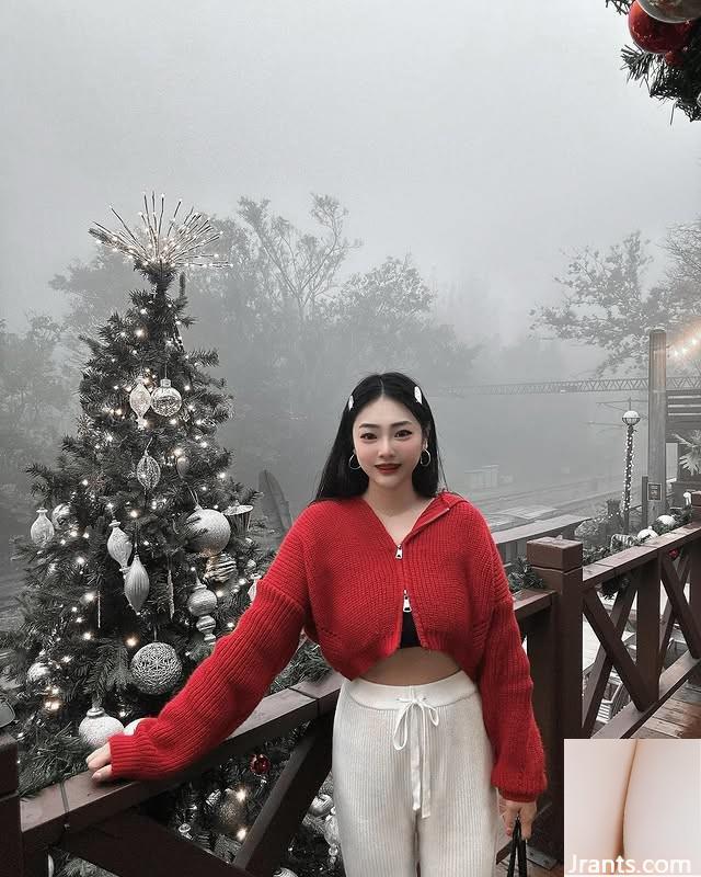 နတ်ဘုရားမ &#8220; Ke Ke&#8221;  သည်မျှတသောအသားအရေရှိပြီးလှပသောမျက်နှာ (10 နာရီ)