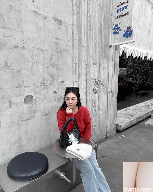 နတ်ဘုရားမ &#8220; Ke Ke&#8221;  သည်မျှတသောအသားအရေရှိပြီးလှပသောမျက်နှာ (10 နာရီ)