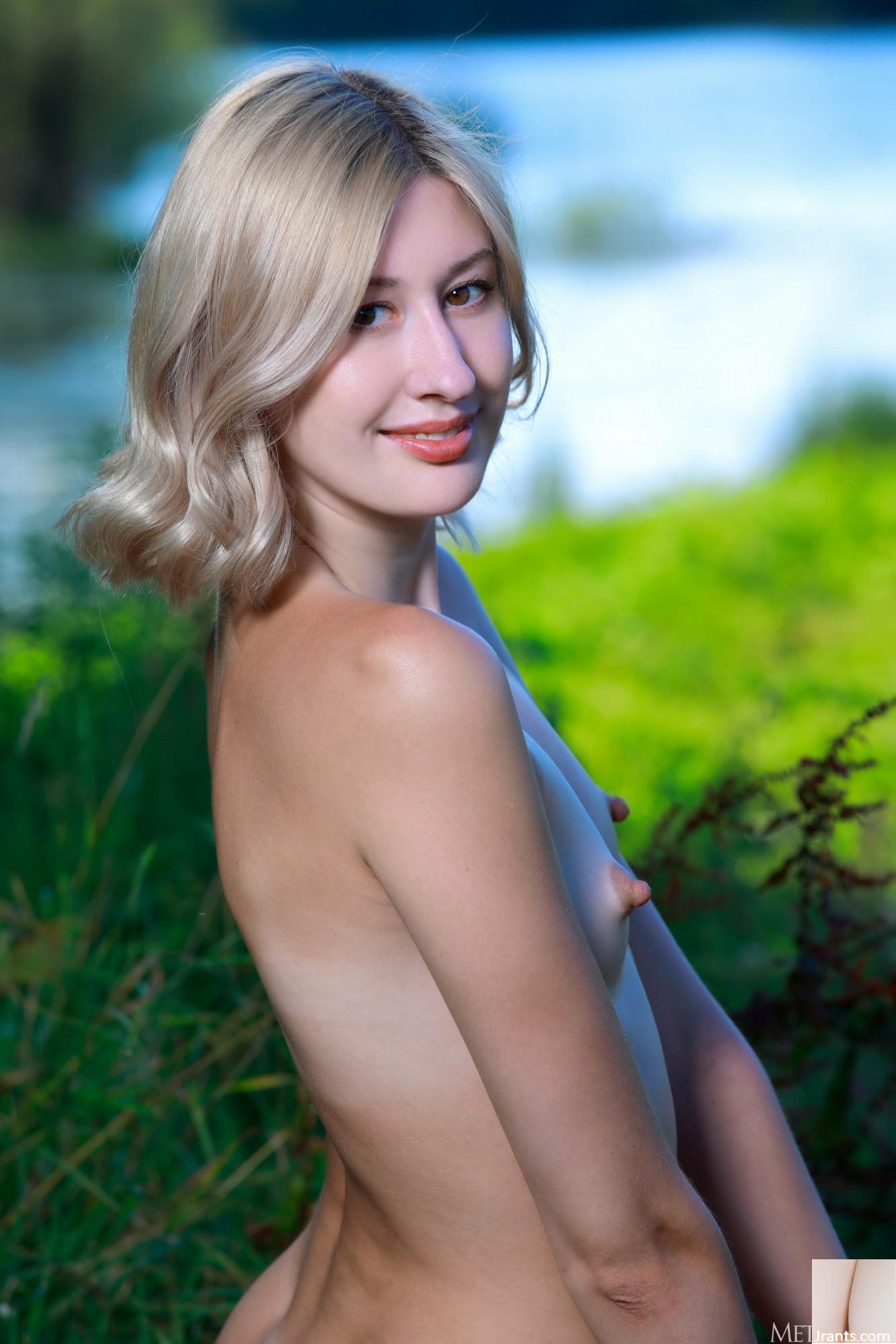 Amalia Nymph &#8211; Gölde (119p)