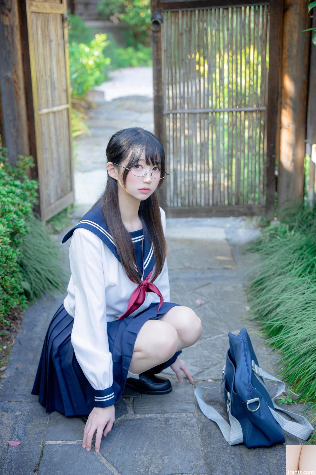 (مجموعة على الإنترنت) Girlmare Girl Monster Meow &#8220;The True Face&#8221; VIP Exclusive (93p)