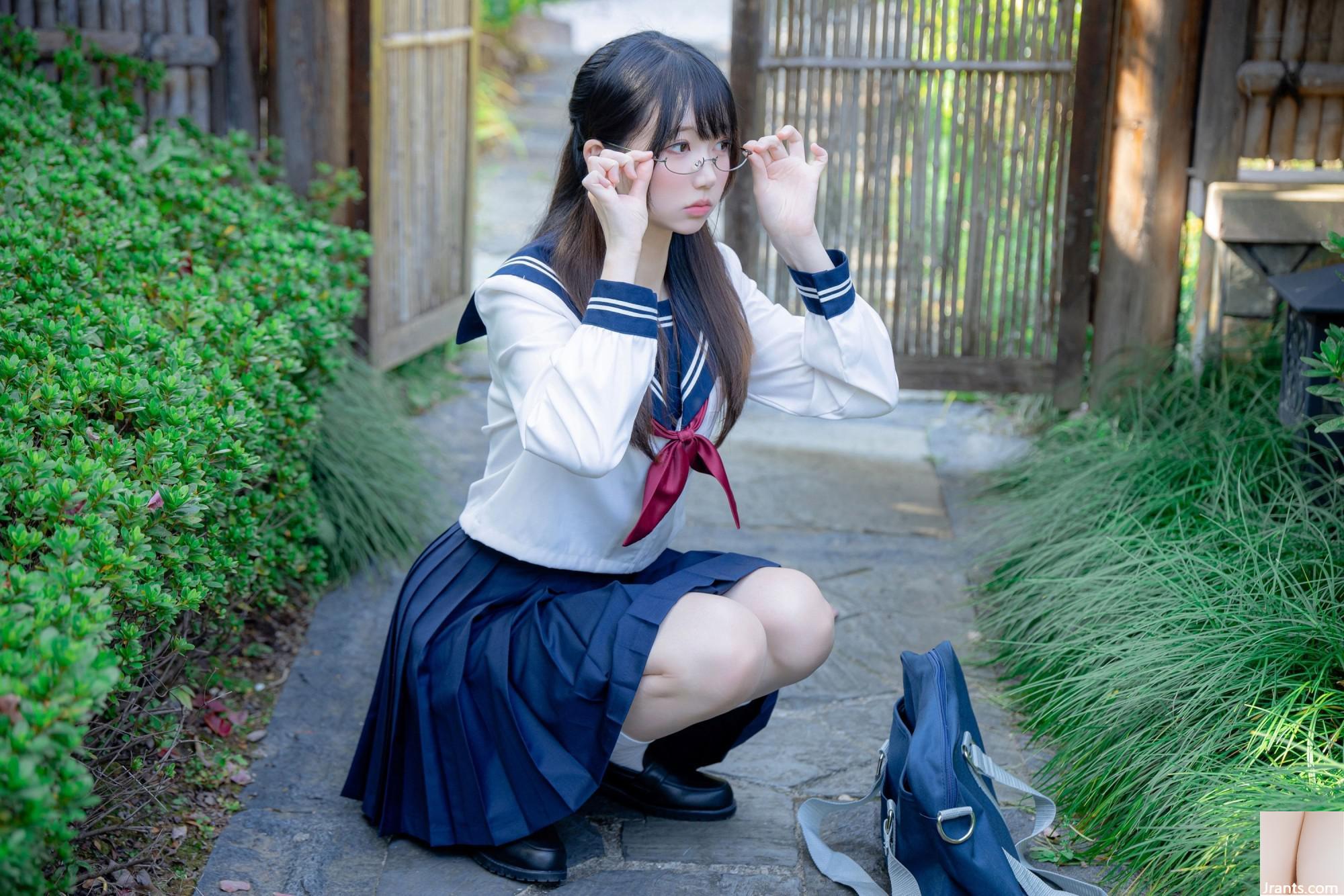 (مجموعة على الإنترنت) Girlmare Girl Monster Meow &#8220;The True Face&#8221; VIP Exclusive (93p)