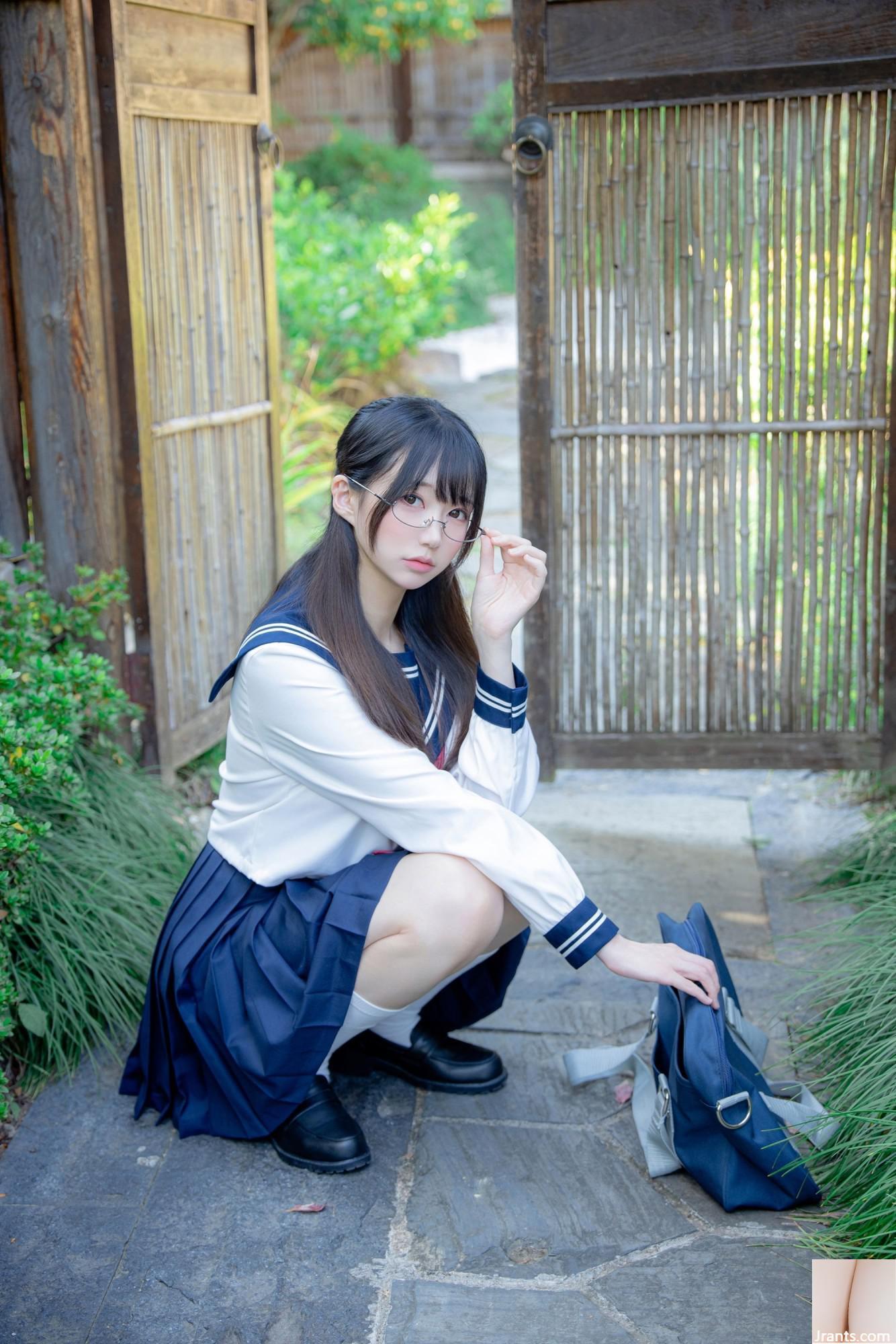 (مجموعة على الإنترنت) Girlmare Girl Monster Meow &#8220;The True Face&#8221; VIP Exclusive (93p)