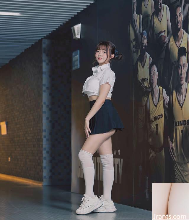 Cheerleader &#8222;Sunny Tinging&#8220; ist in jedem Winkel (10p) perfekt