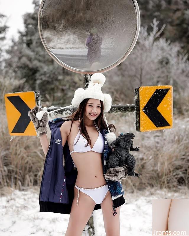 « Cynthia XIXI » Les seins dodus sont si accrocheurs (10p)