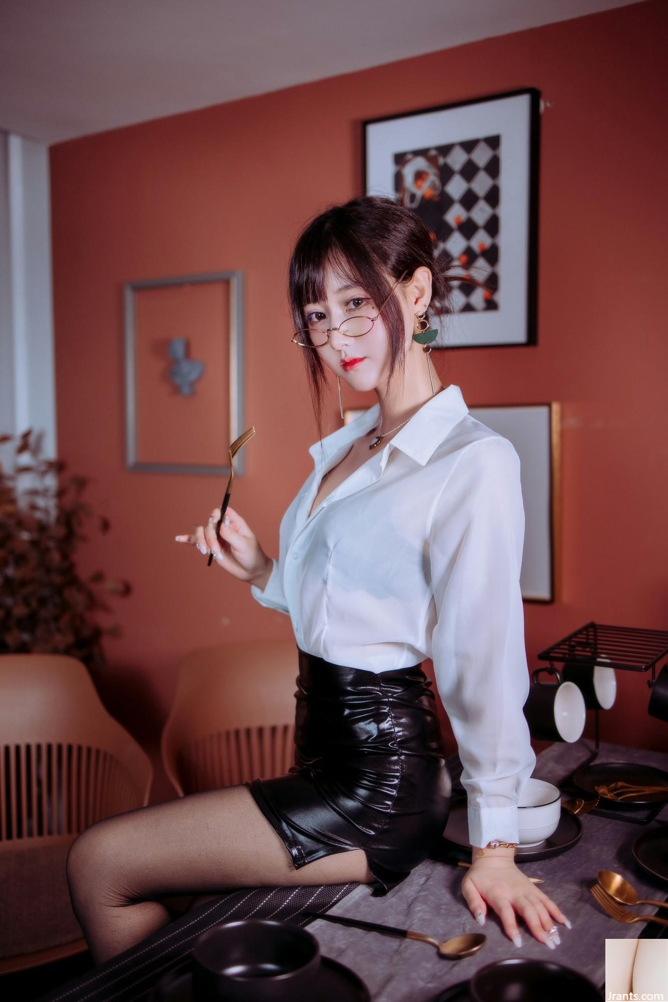 (İnternette Koleksiyon) Refah kızı Mimi Hanyu &#8220;Yarı Translu Deri Etek Ol&#8221; VIP Exclusive (35p)