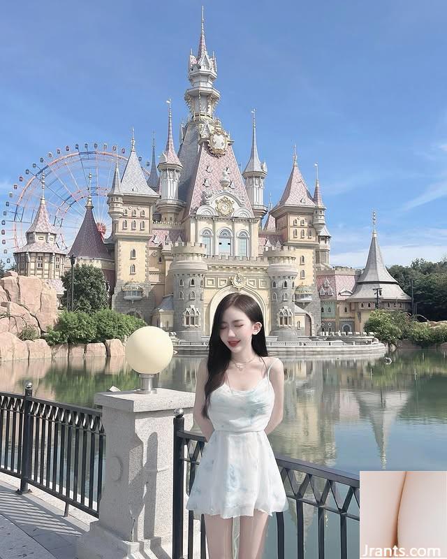 Dominering et belle fille « Rongrong » a une silhouette folle (10p)