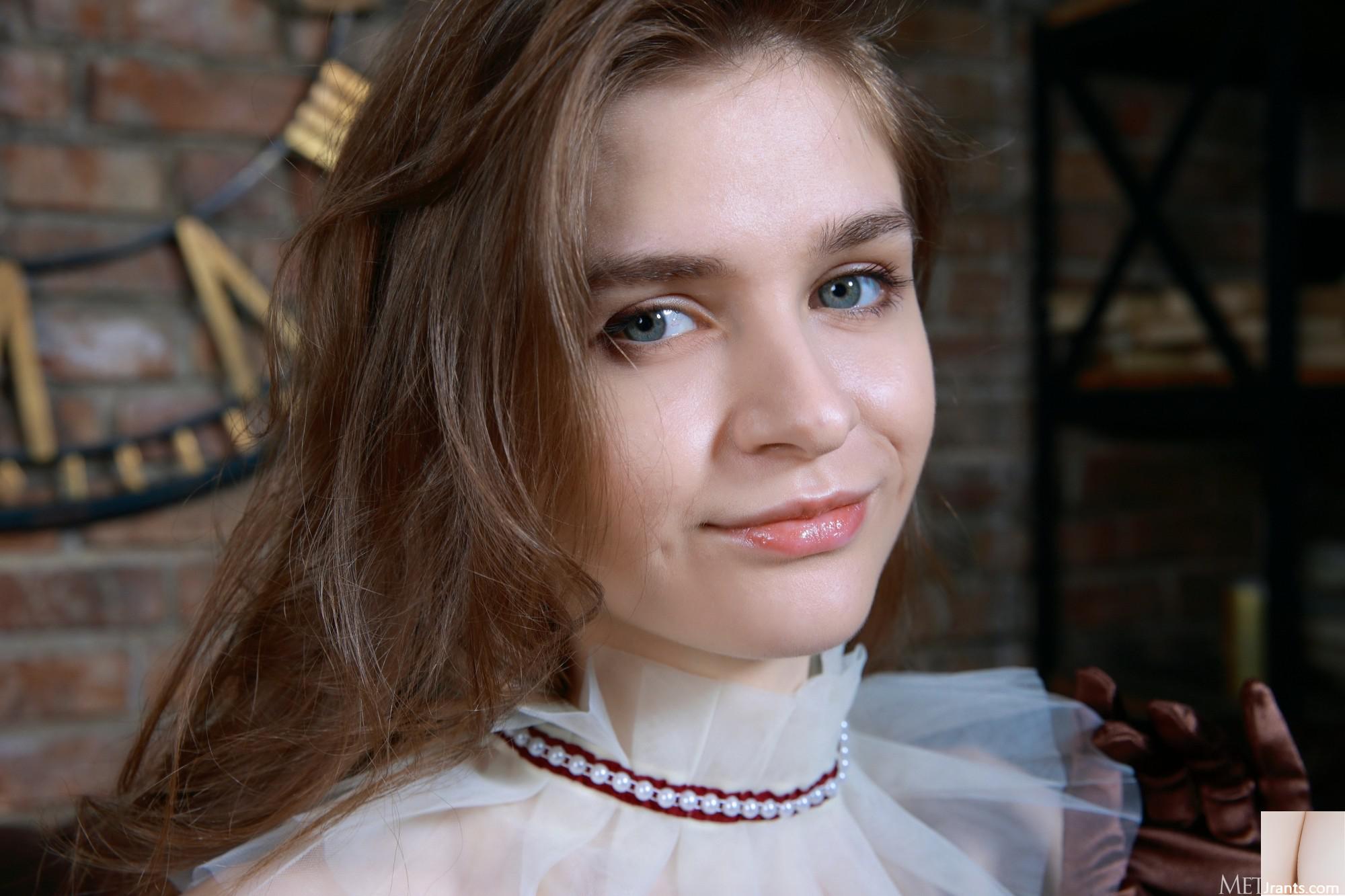 Olivia Lust &#8211; kerah frilled (116p)