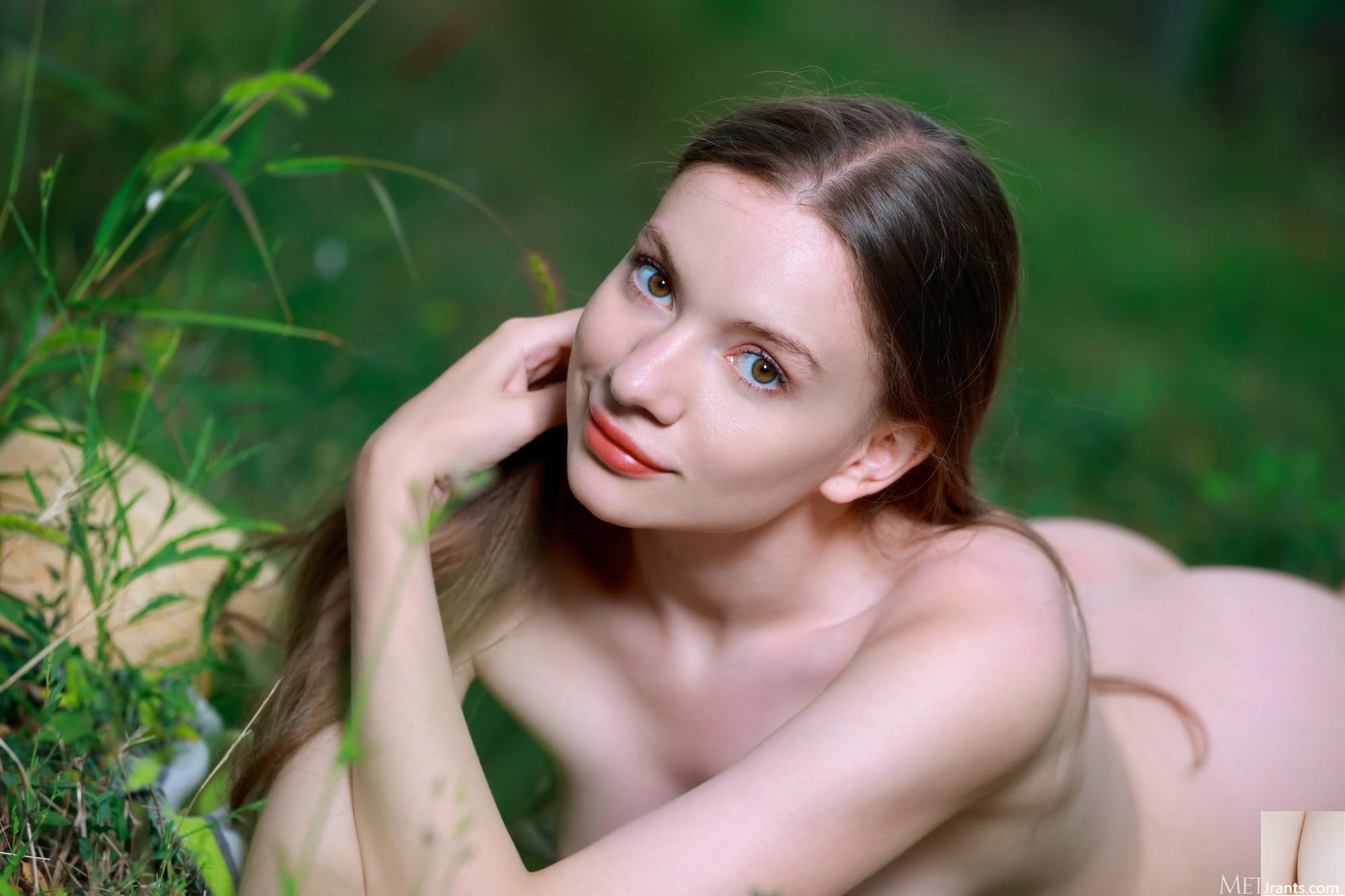 Dariana &#8211; Vineyard Vixen (112p)