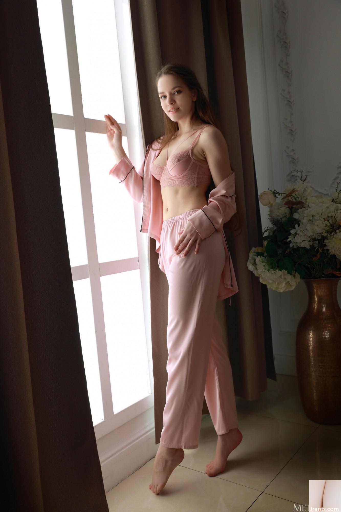 Flamy Nika &#8211; Satin Surprise (122p)