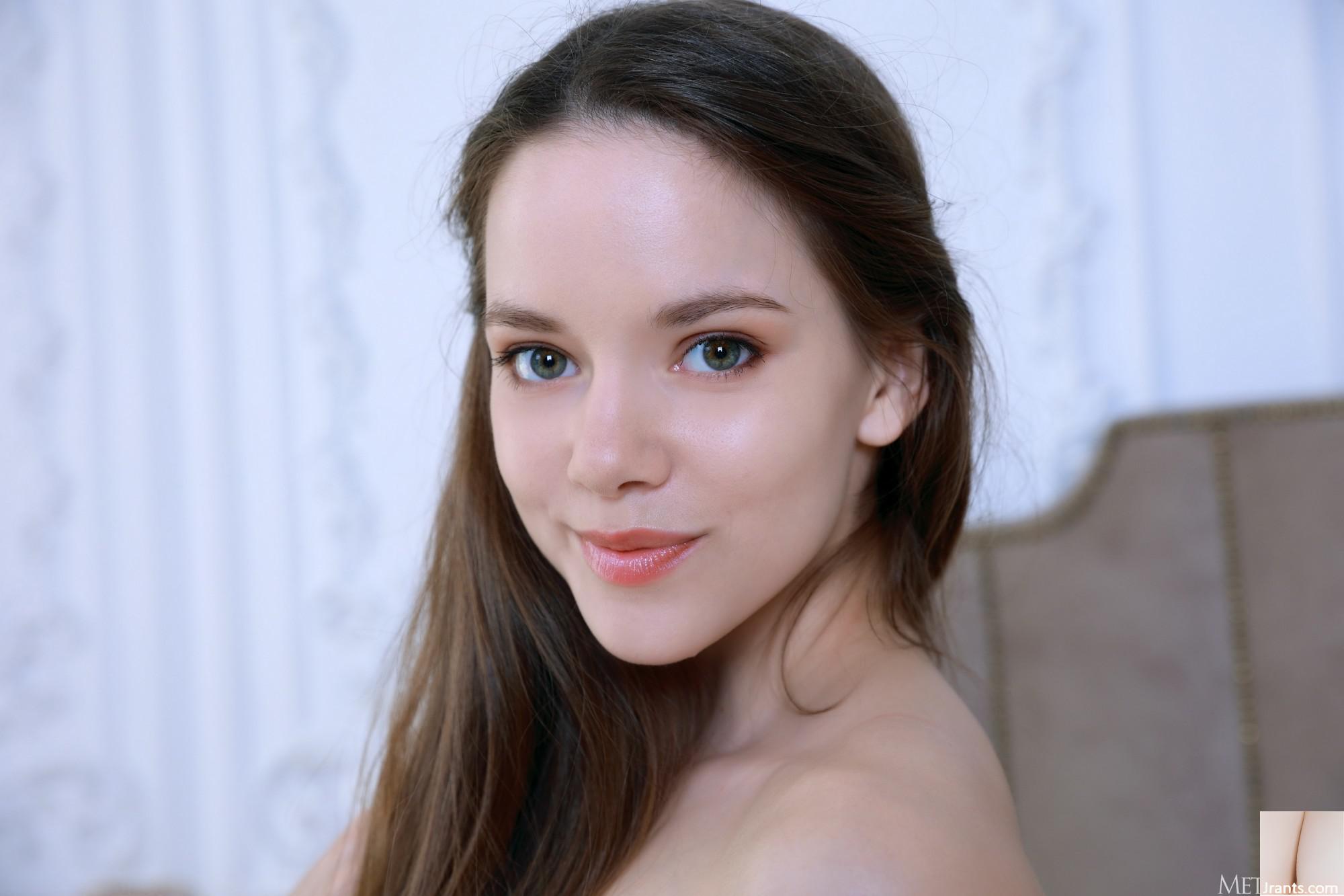 Flamy Nika &#8211; Satin Surprise (122p)