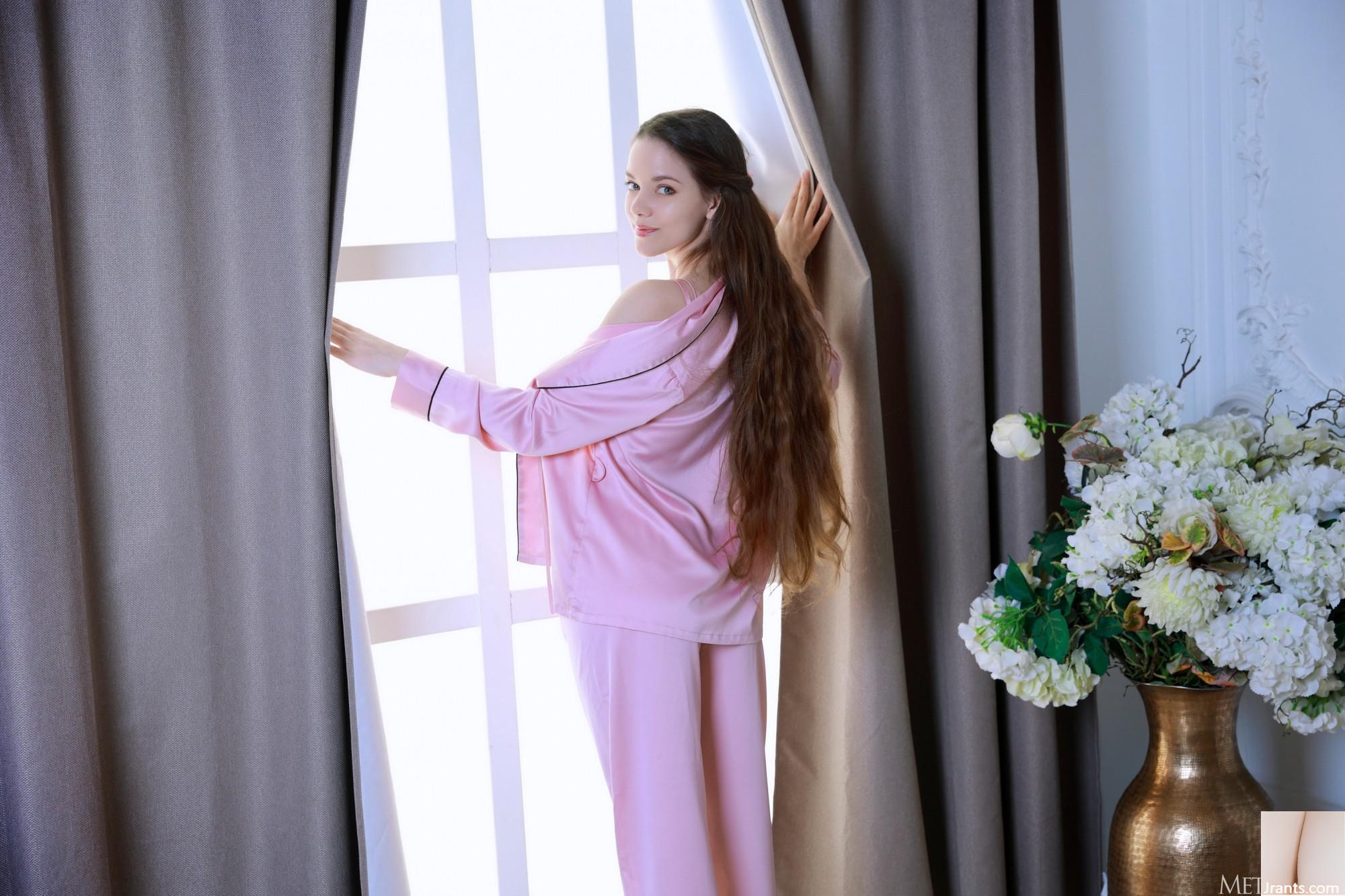 Flamy Nika &#8211; Satin Surprise (122p)