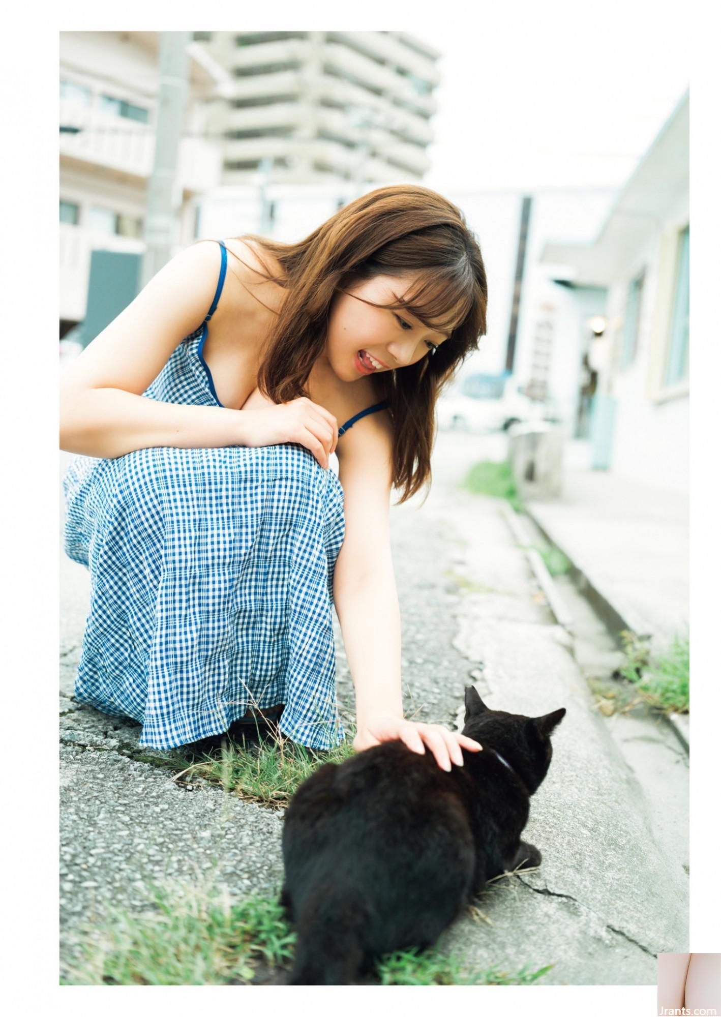Takeda Tomoka 1st Photo Album Ava أعلاه (88p)