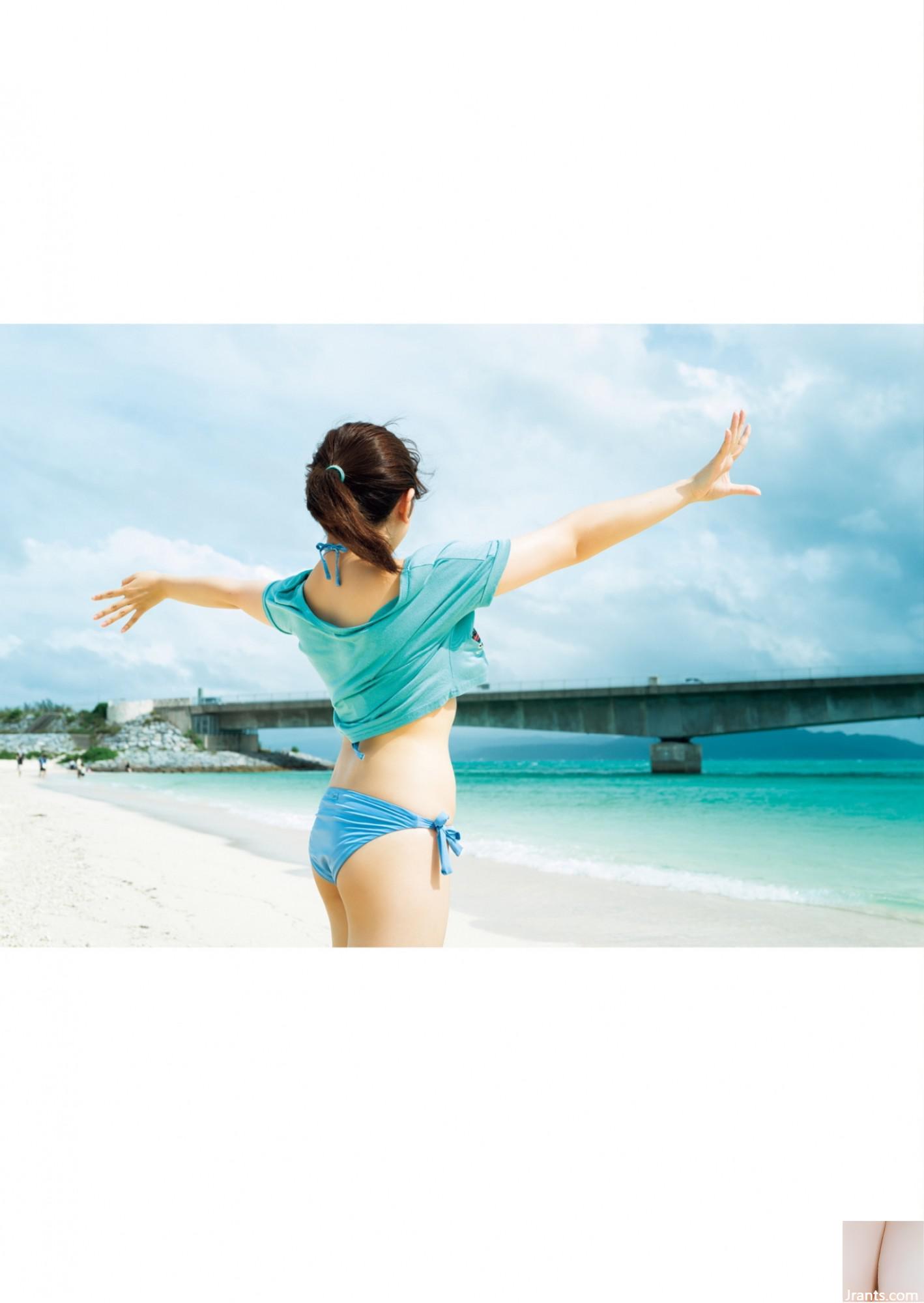 Takeda Tomoka 1st Photo Album Ava أعلاه (88p)