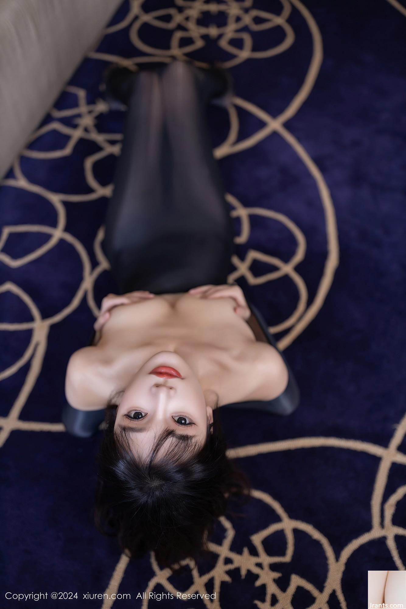 Les belles jambes de Lu Xuanxuan en bas noir (57p)