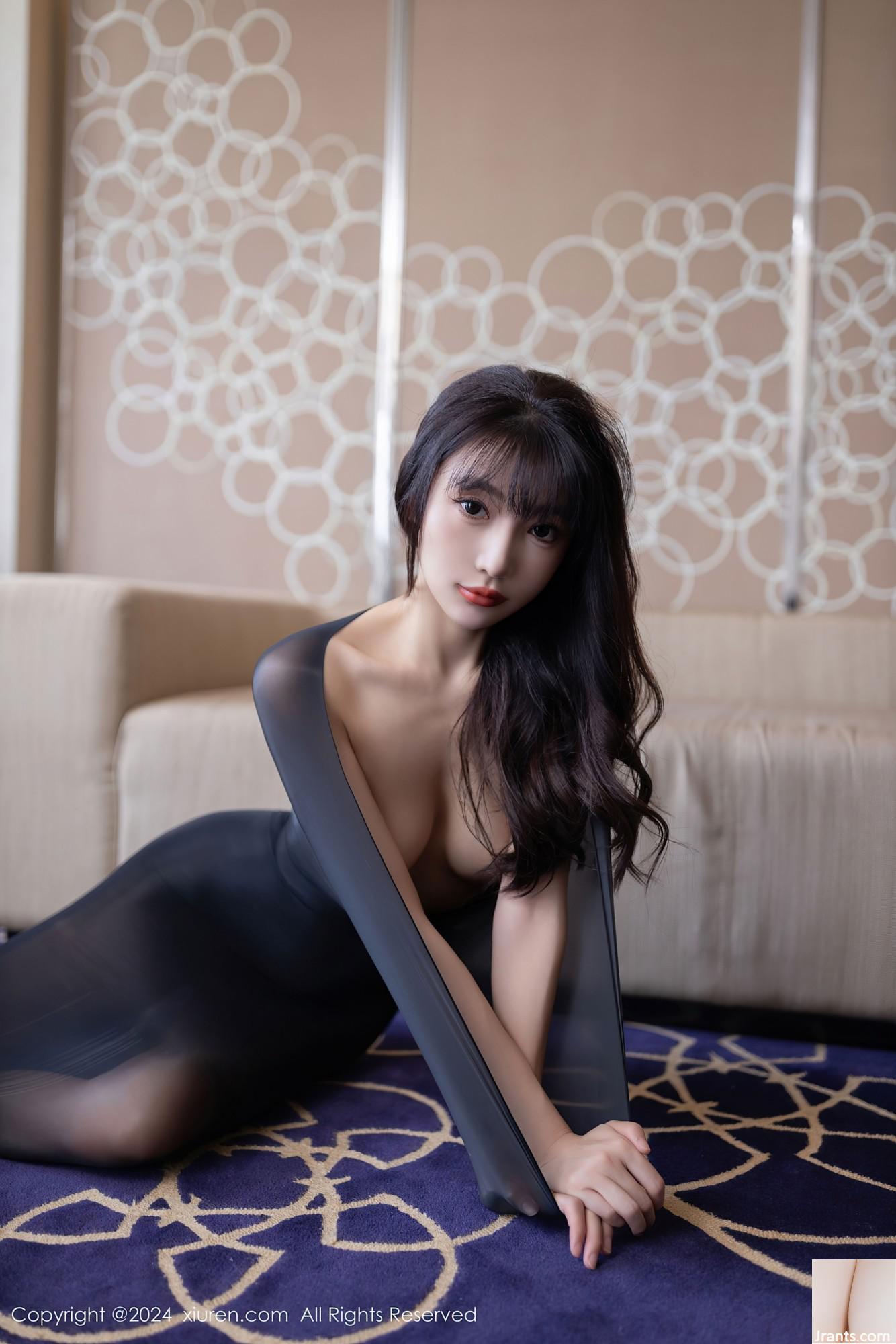Les belles jambes de Lu Xuanxuan en bas noir (57p)