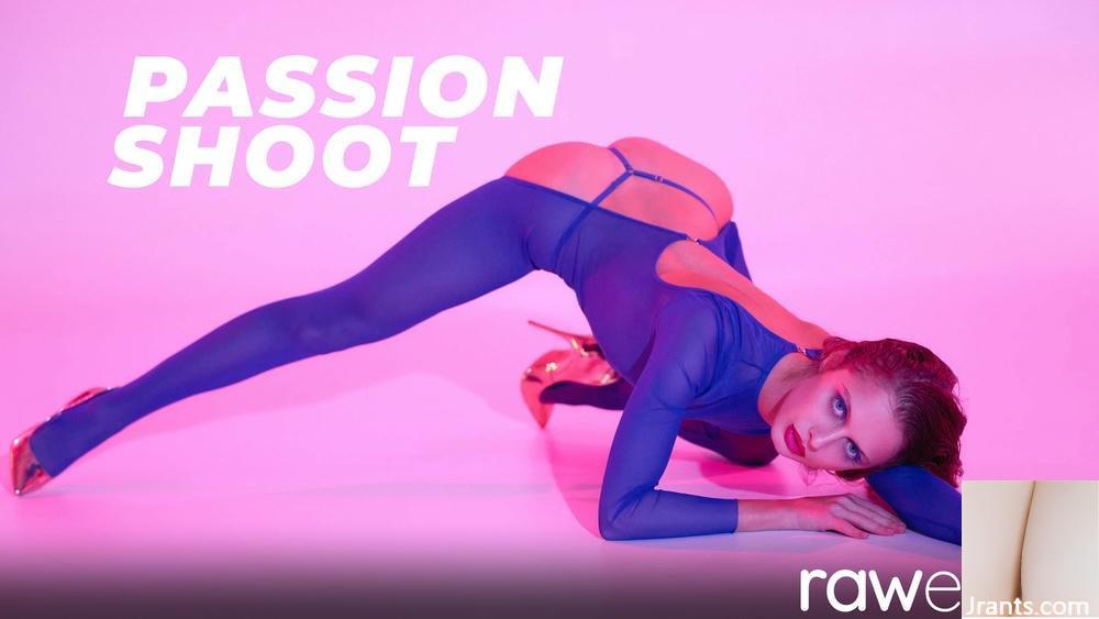 (Raw Erotic) 16 mai 2025 &#8211; Amelie Lou Passion Shoot (126p)