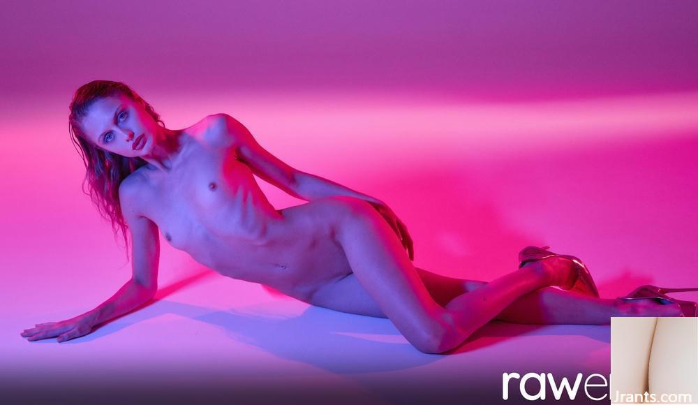 (Raw Erotic) 16 mai 2025 &#8211; Amelie Lou Passion Shoot (126p)