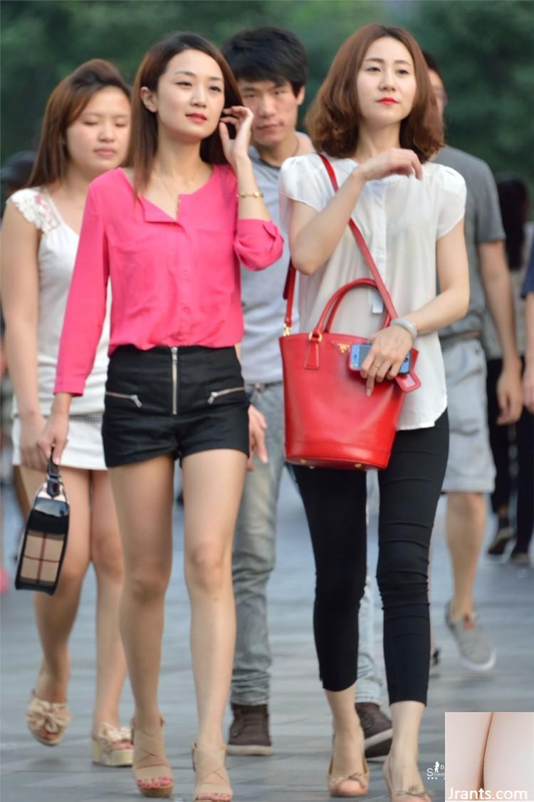 (Collection en ligne) Photographie de rue et belles jambes Beauties 1 (64p)