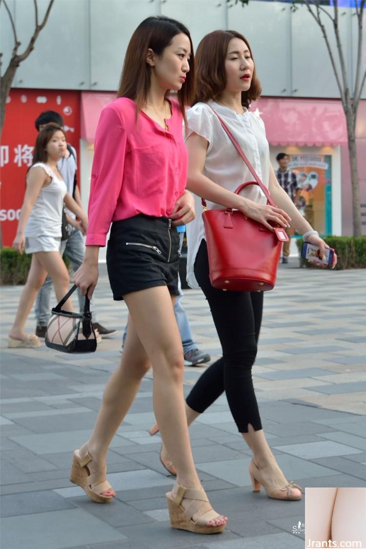 (Collection en ligne) Photographie de rue et belles jambes Beauties 1 (64p)