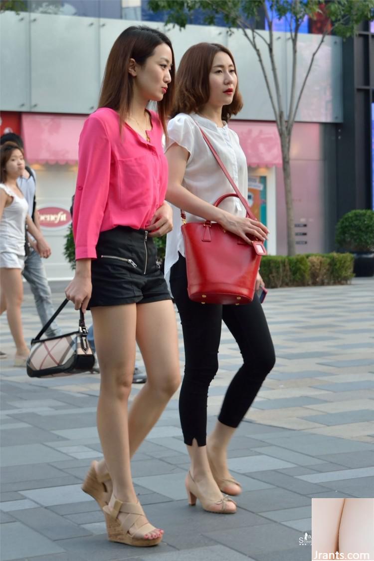 (Collection en ligne) Photographie de rue et belles jambes Beauties 1 (64p)