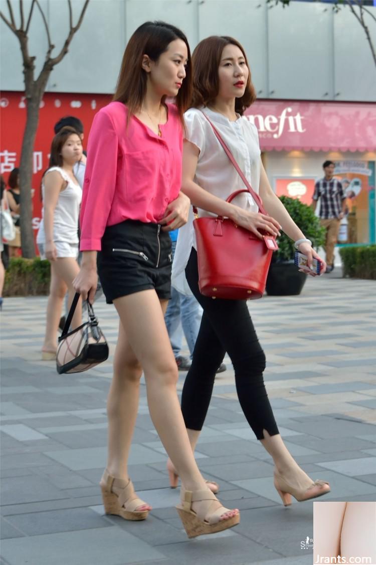 (Collection en ligne) Photographie de rue et belles jambes Beauties 1 (64p)