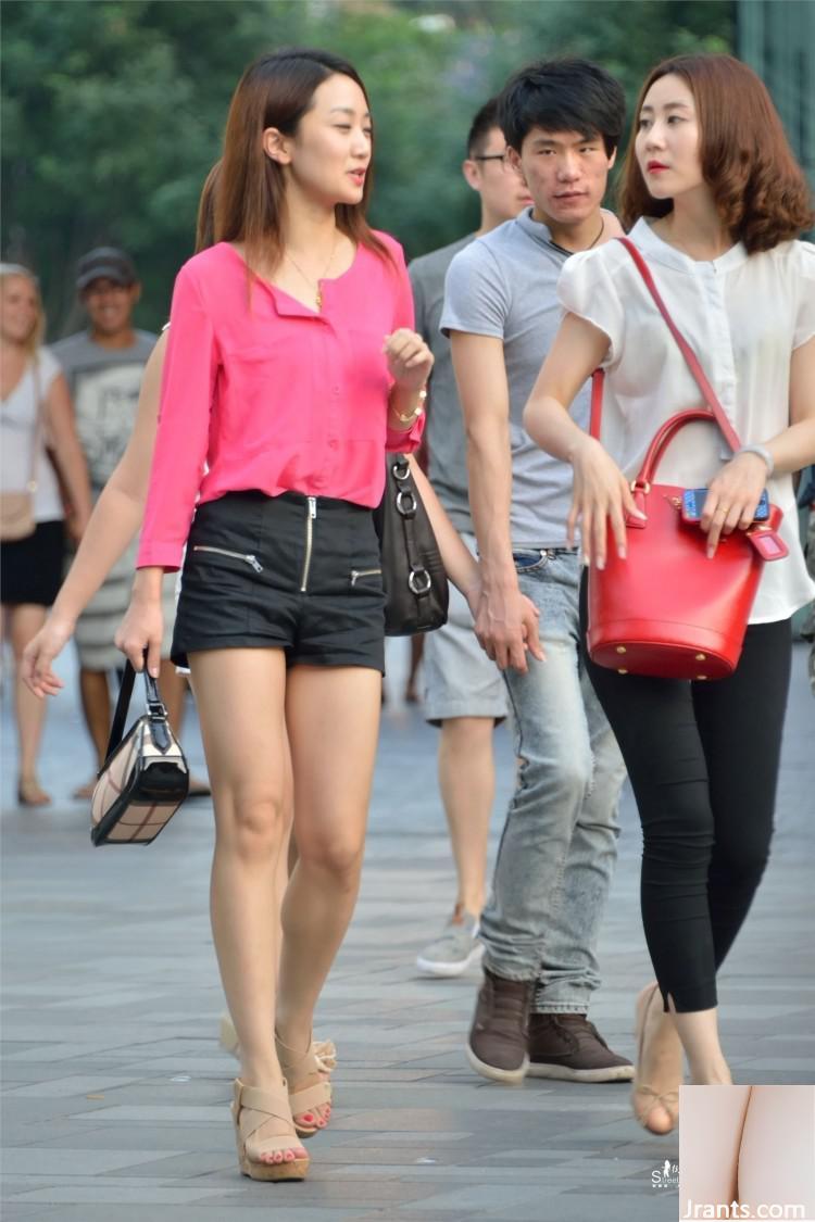 (Collection en ligne) Photographie de rue et belles jambes Beauties 1 (64p)