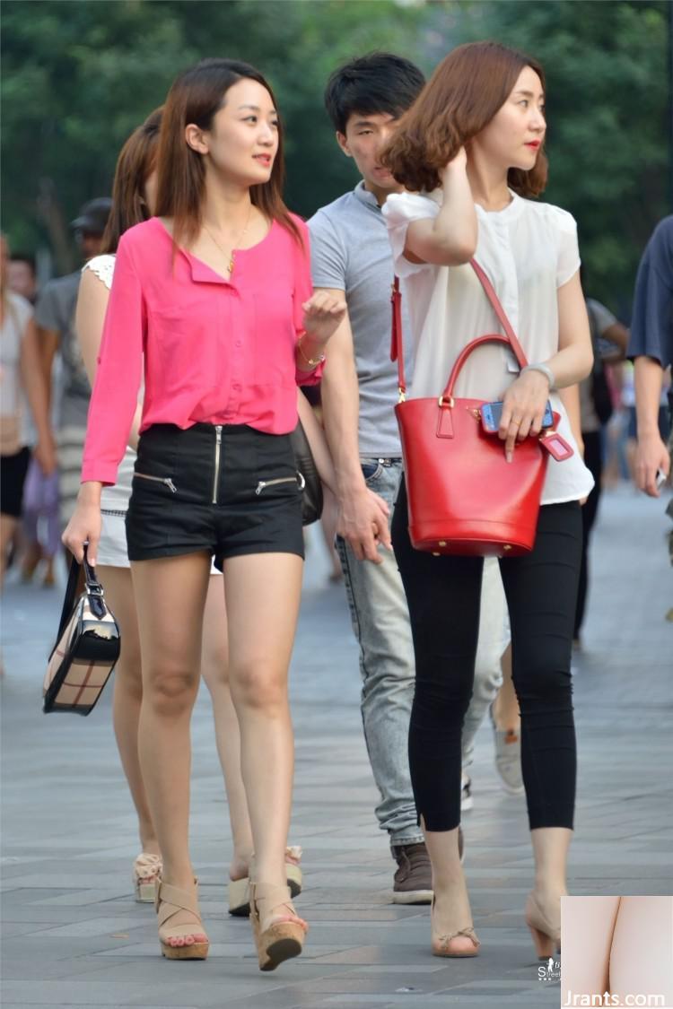 (Collection en ligne) Photographie de rue et belles jambes Beauties 1 (64p)