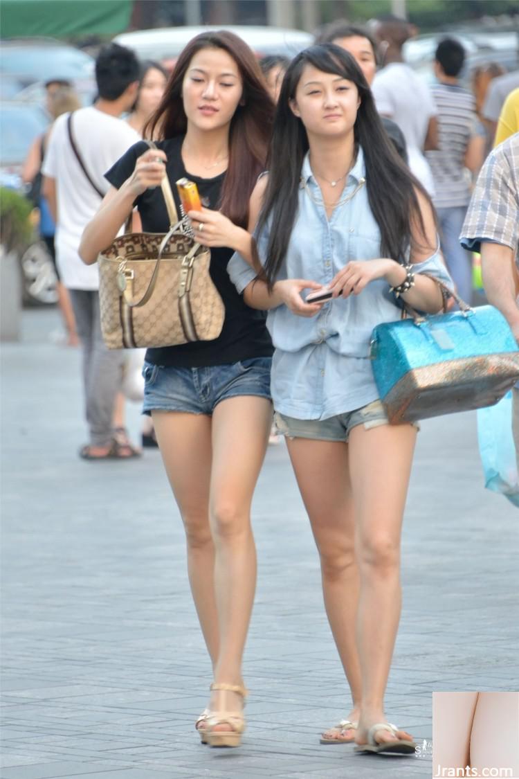 (Collection en ligne) Photographie de rue et belles jambes Beauties 1 (64p)
