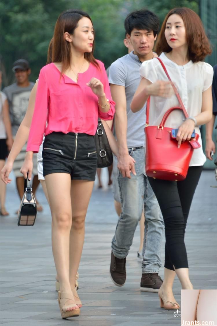 (Collection en ligne) Photographie de rue et belles jambes Beauties 1 (64p)