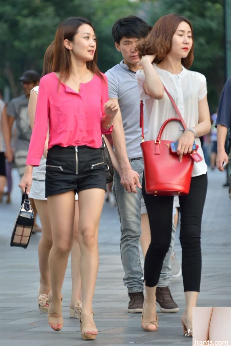 (Collection en ligne) Photographie de rue et belles jambes Beauties 1 (64p)