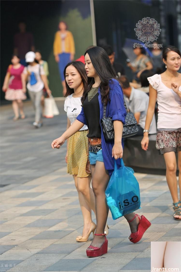 (Collection en ligne) Photographie de rue et belles jambes Beauties 1 (64p)