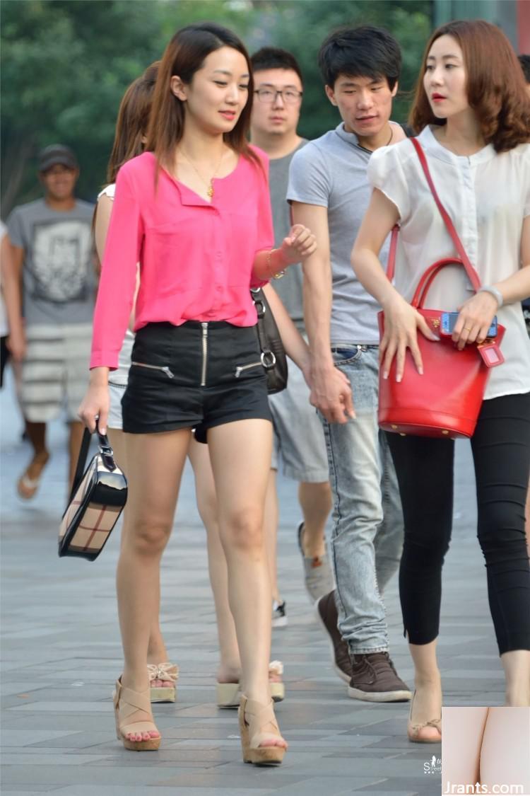 (Collection en ligne) Photographie de rue et belles jambes Beauties 1 (64p)
