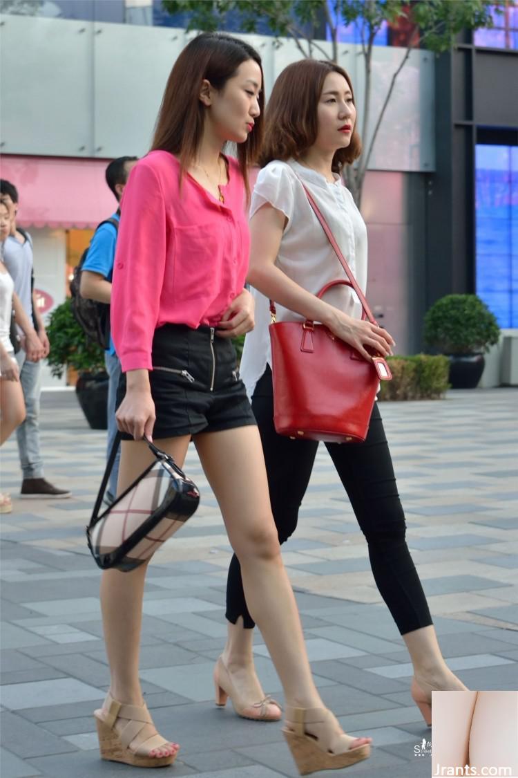 (Collection en ligne) Photographie de rue et belles jambes Beauties 1 (64p)