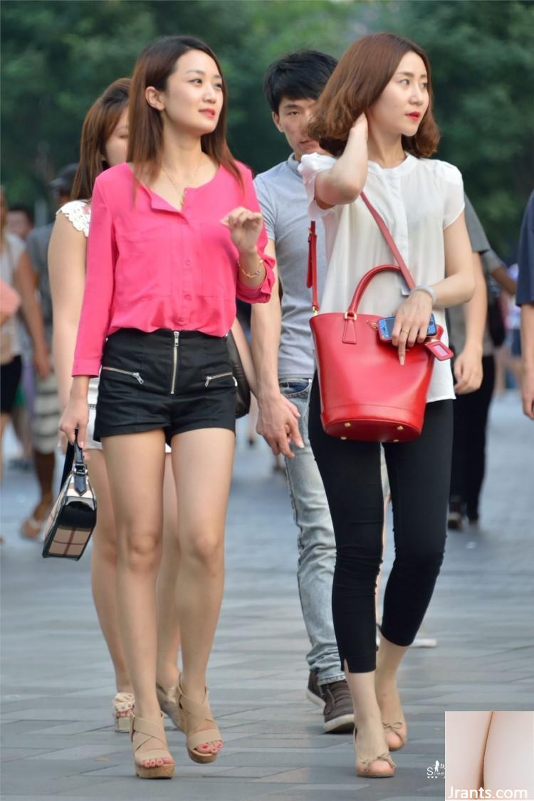 (Collection en ligne) Photographie de rue et belles jambes Beauties 1 (64p)