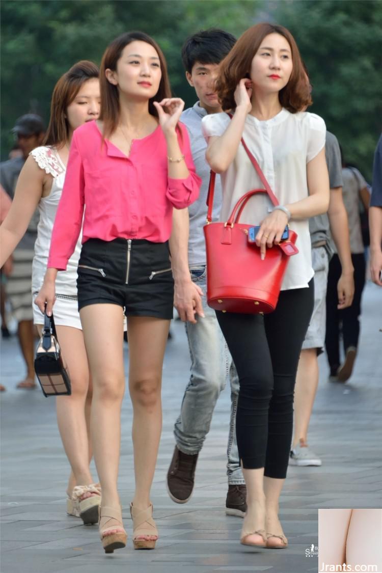 (Collection en ligne) Photographie de rue et belles jambes Beauties 1 (64p)
