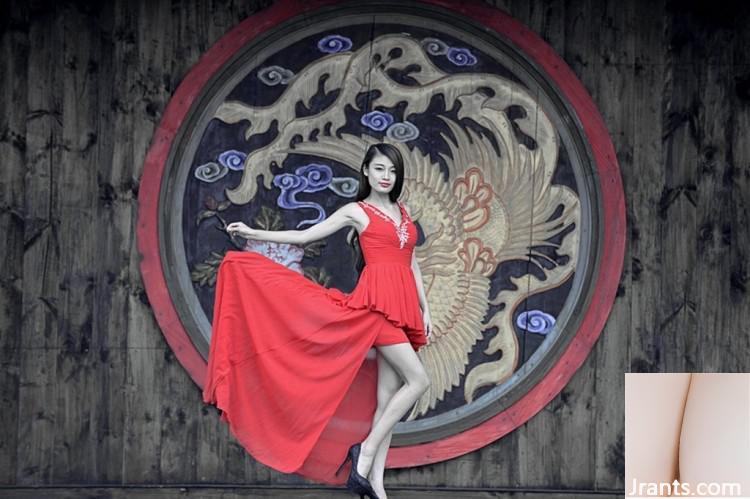 (Collection sur Internet) Rouge vif, blanc brillant, noir pur charmant (40p)