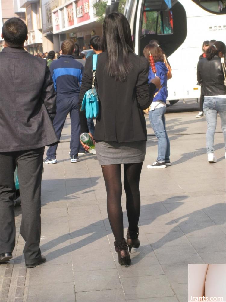 (Collection en ligne) Photographie de rue de diverses belles jambes et beautés: 24 (38p)