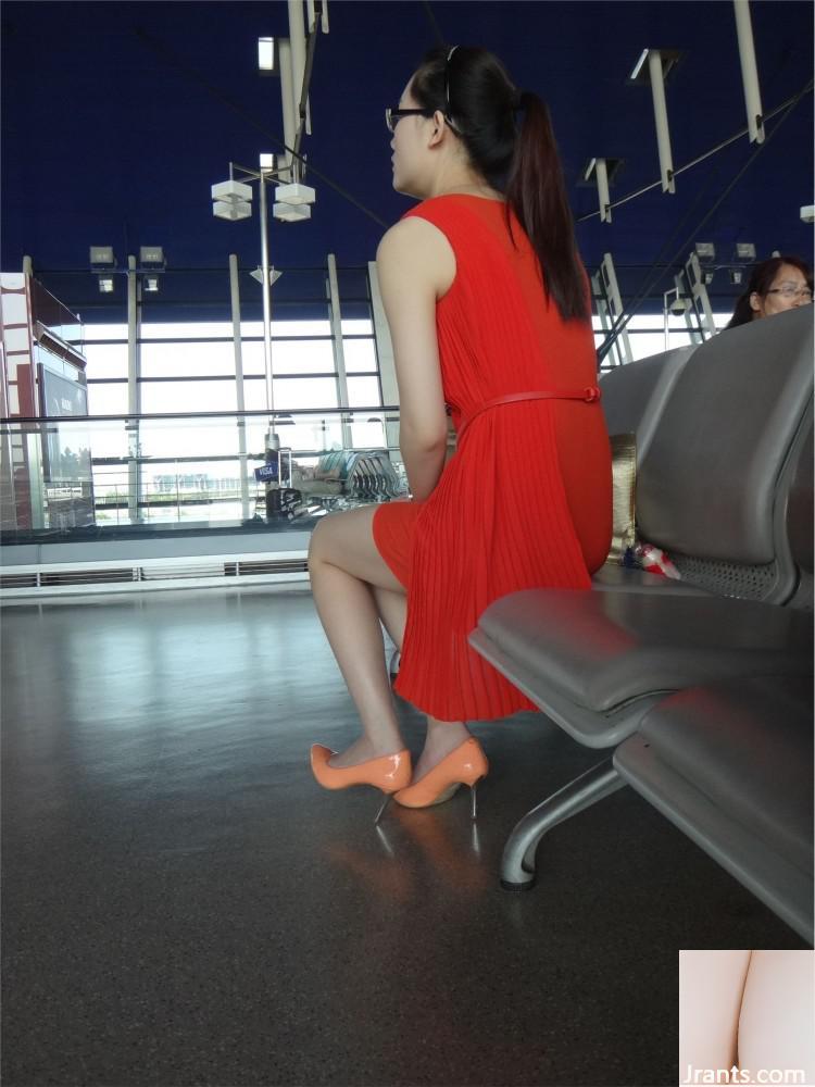 (Collection en ligne) Photographie de rue de diverses belles jambes et beautés: 24 (38p)
