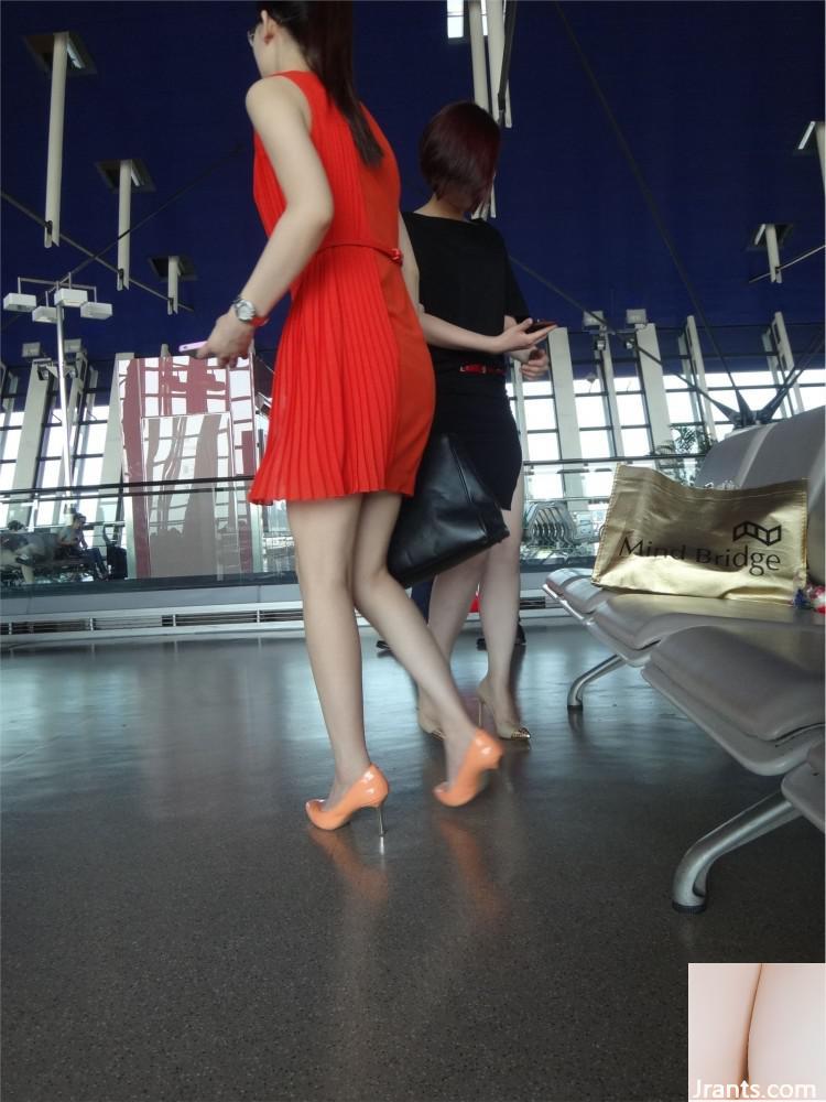 (Collection en ligne) Photographie de rue de diverses belles jambes et beautés: 24 (38p)